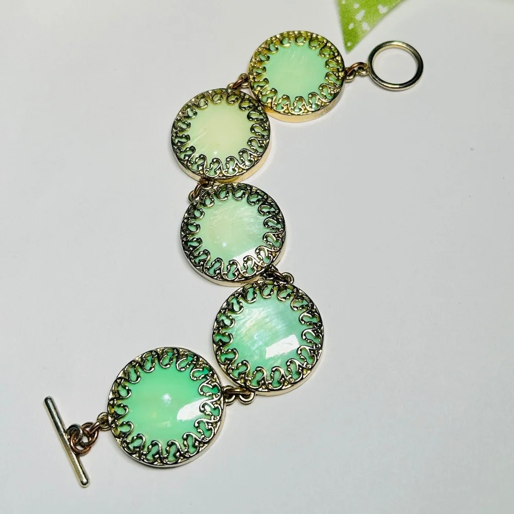 Vintage Abalone Sea Green Round Scrolled Gold Plated Toggle Bracelet - Picture 2 of 15